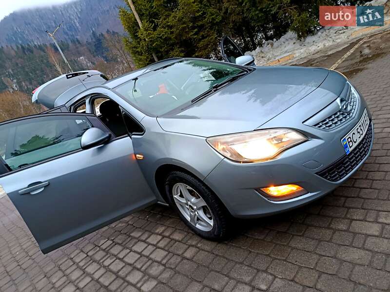 Универсал Opel Astra 2011 в Сколе