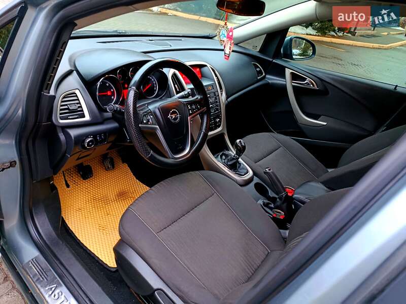 Универсал Opel Astra 2011 в Сколе
