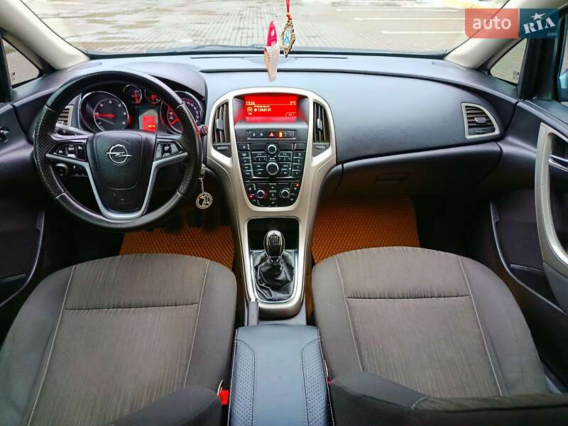 Универсал Opel Astra 2011 в Сколе