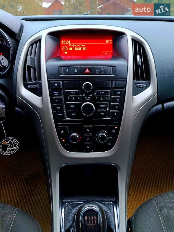 Универсал Opel Astra 2011 в Сколе