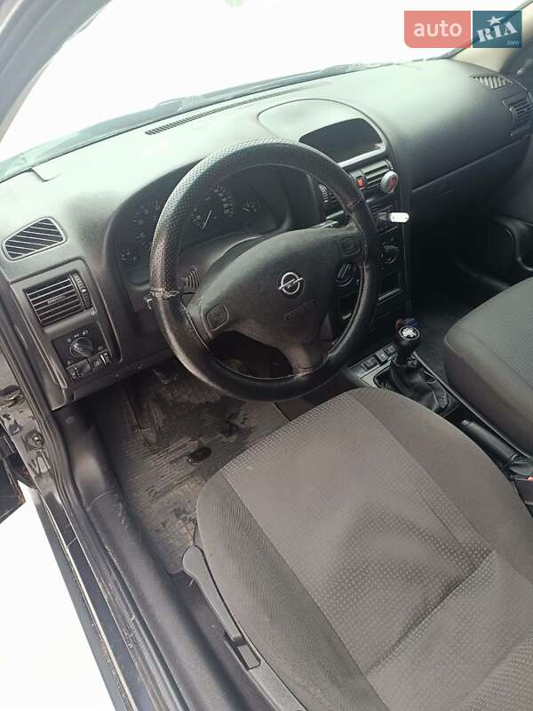 Седан Opel Astra 2006 в Малине