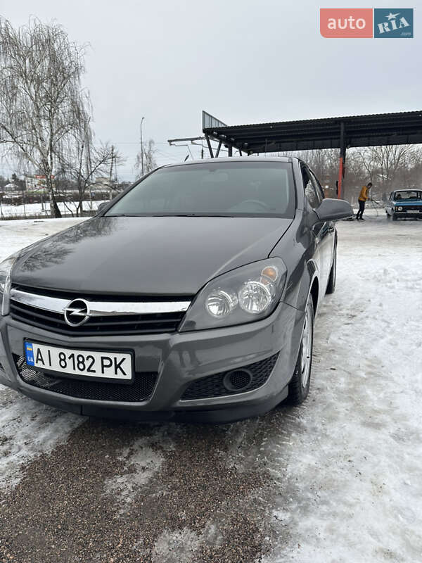 Хэтчбек Opel Astra 2012 в Смеле