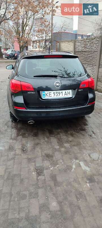 Универсал Opel Astra 2012 в Днепре