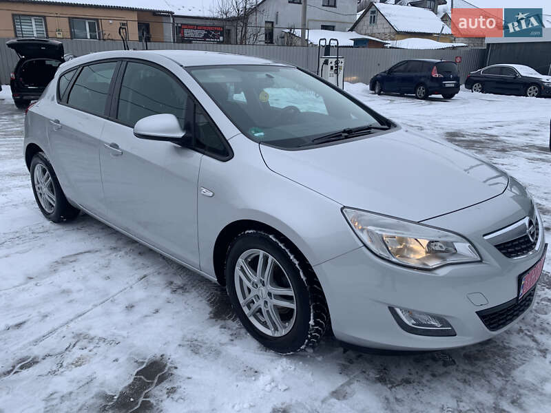 Хэтчбек Opel Astra 2011 в Луцке