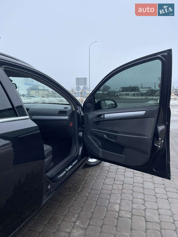 Универсал Opel Astra 2004 в Городке