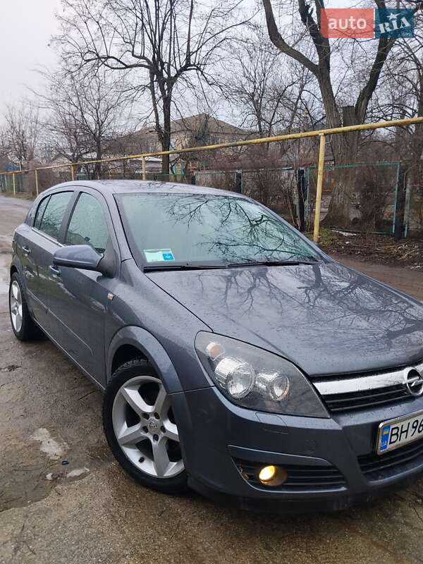 Хэтчбек Opel Astra 2005 в Белгороде-Днестровском