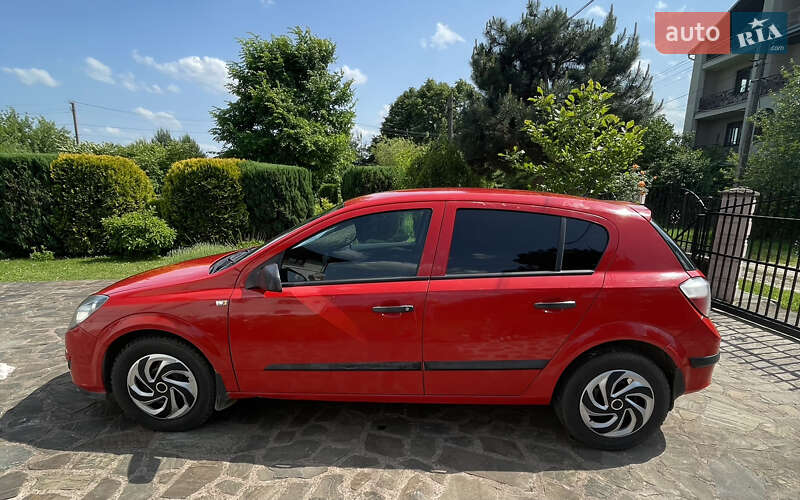 Хэтчбек Opel Astra 2006 в Самборе