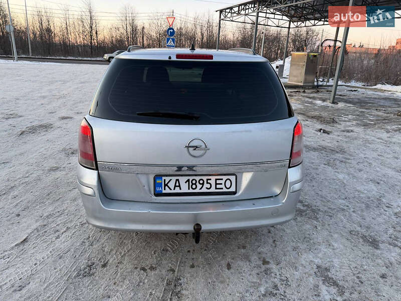 Универсал Opel Astra 2008 в Полтаве