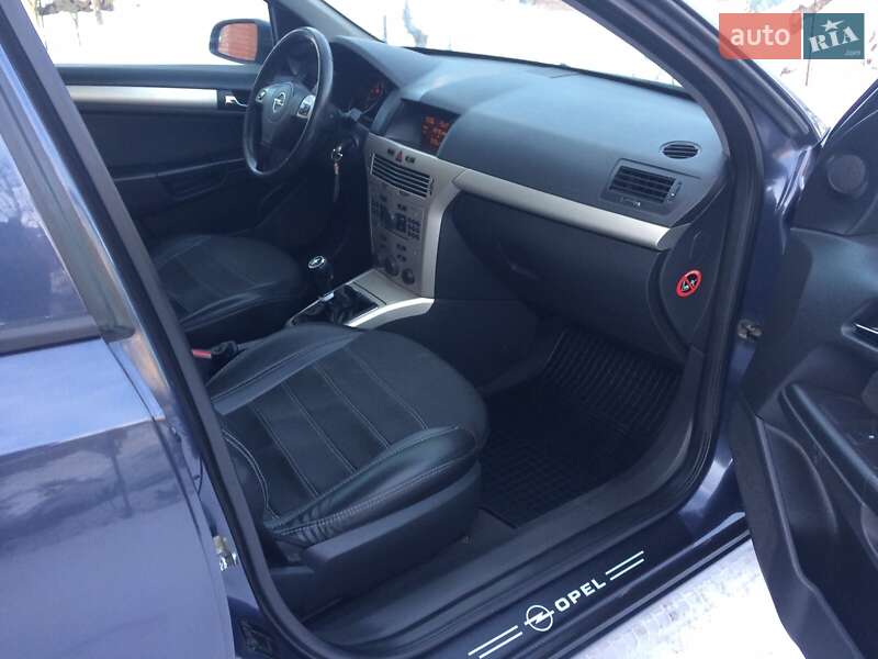 Хэтчбек Opel Astra 2007 в Немирове