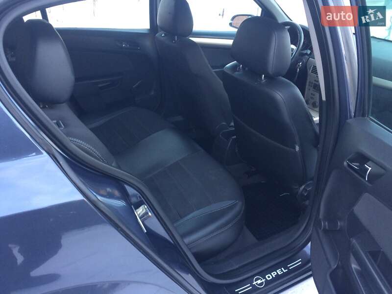 Хэтчбек Opel Astra 2007 в Немирове