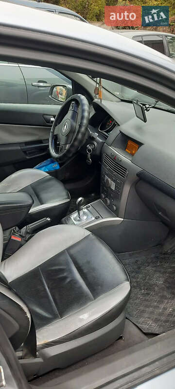 Хэтчбек Opel Astra 2007 в Рахове