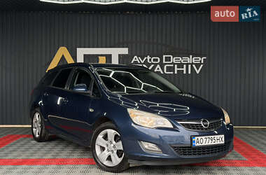 Универсал Opel Astra 2010 в Тячеве