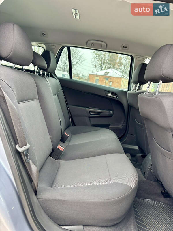 Универсал Opel Astra 2010 в Лубнах