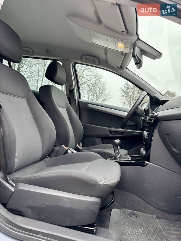 Универсал Opel Astra 2010 в Лубнах