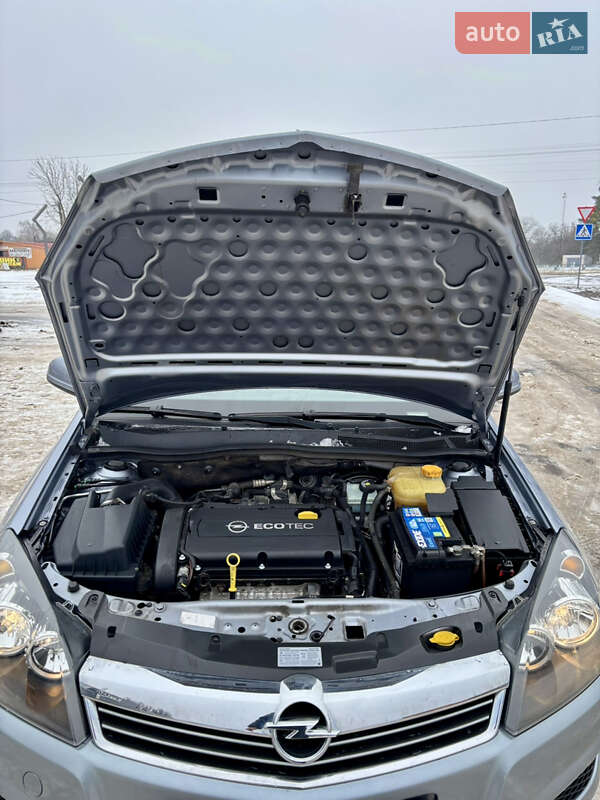 Универсал Opel Astra 2010 в Лубнах