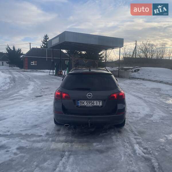 Универсал Opel Astra 2011 в Сарнах