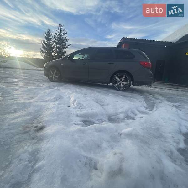 Универсал Opel Astra 2011 в Сарнах