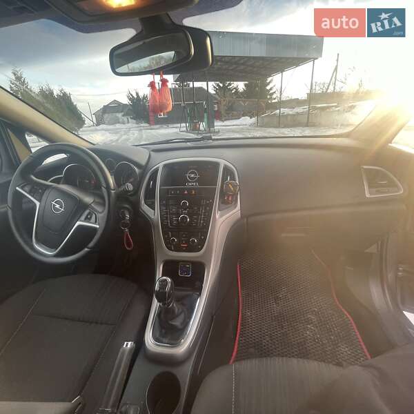 Универсал Opel Astra 2011 в Сарнах