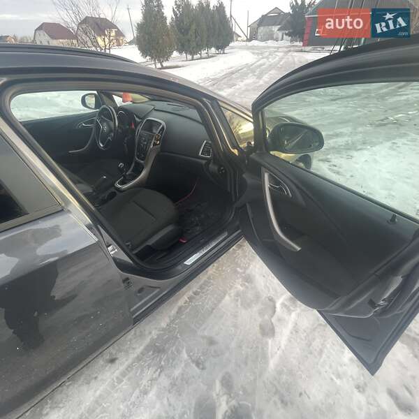 Универсал Opel Astra 2011 в Сарнах