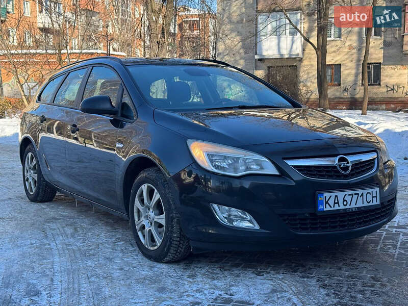 Opel Astra 2011