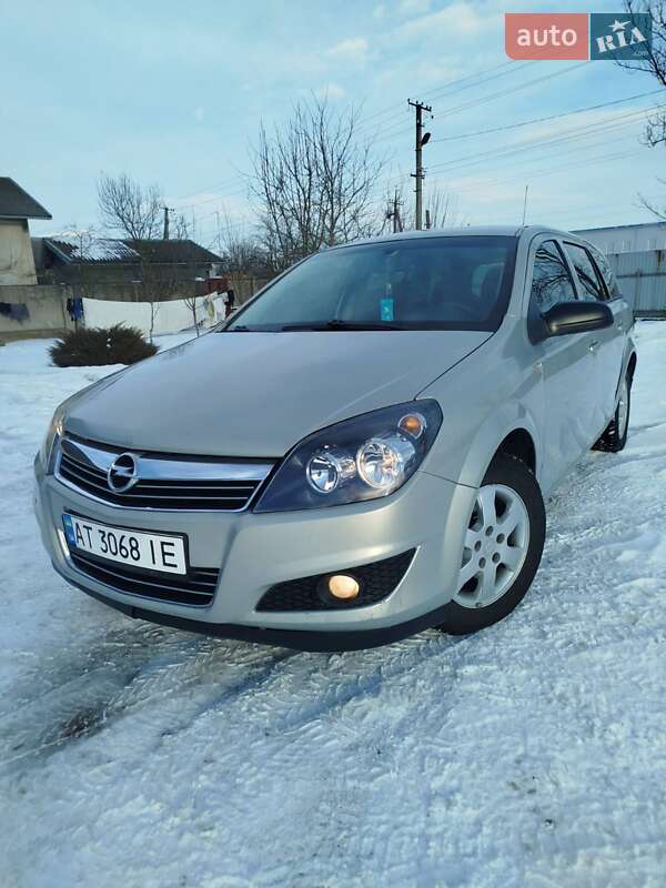 Opel Astra 2011 Opel Astra 2011