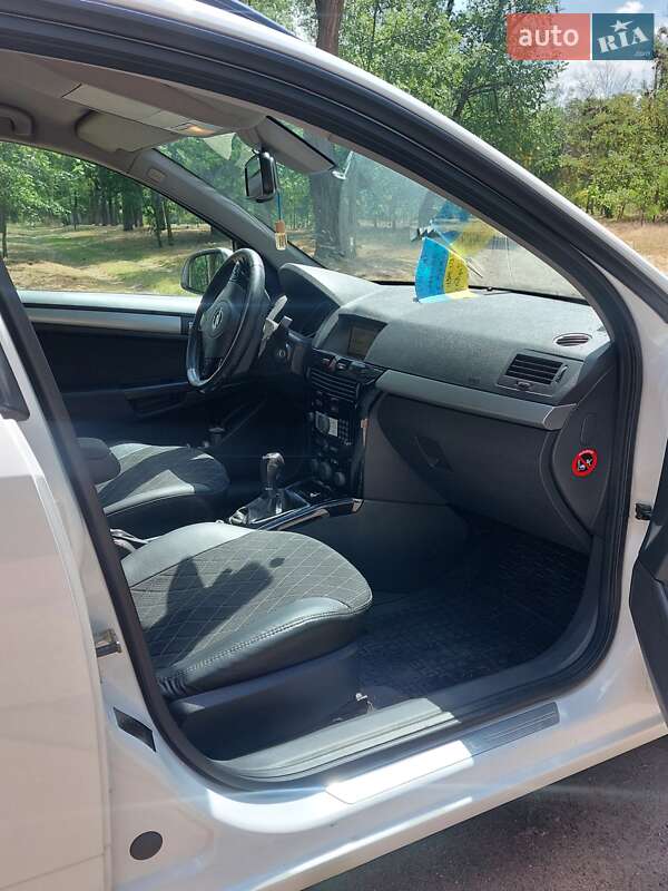 Универсал Opel Astra 2010 в Кропивницком