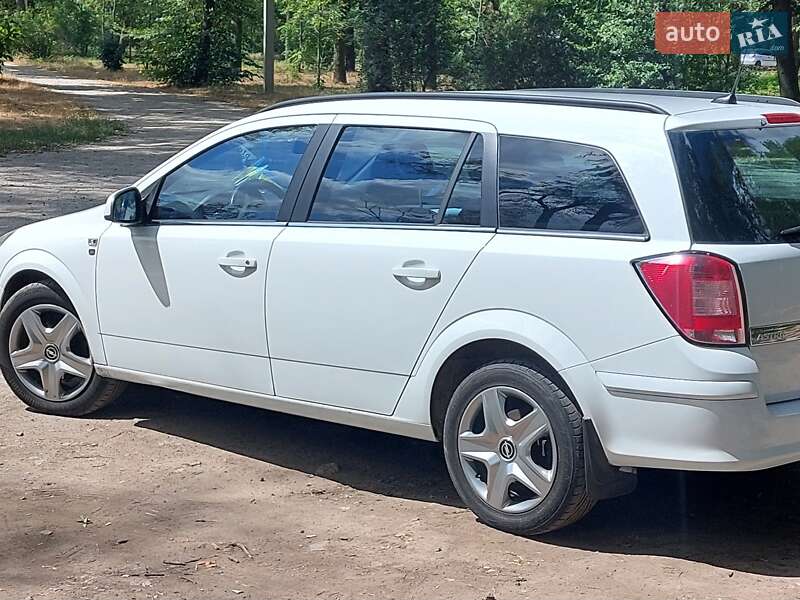 Универсал Opel Astra 2010 в Кропивницком