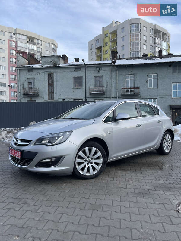 Хэтчбек Opel Astra 2013 в Львове
