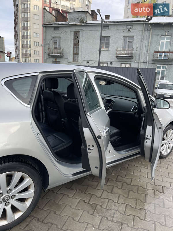 Хэтчбек Opel Astra 2013 в Львове