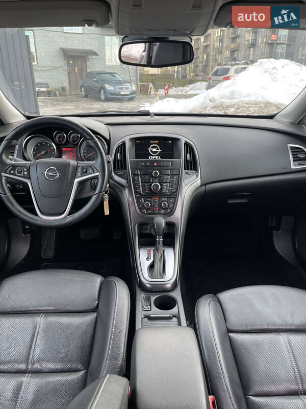 Хэтчбек Opel Astra 2013 в Львове