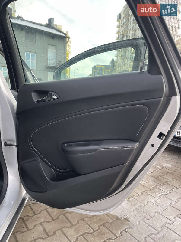 Хэтчбек Opel Astra 2013 в Львове