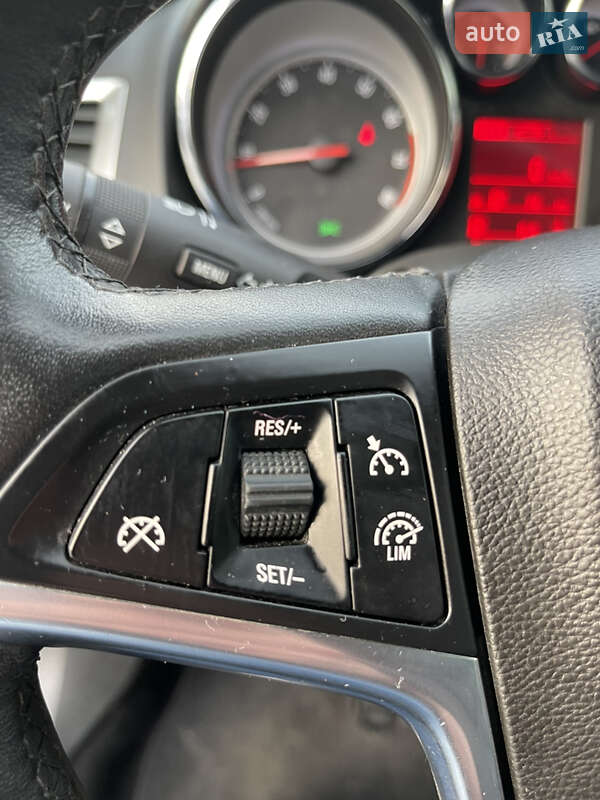 Хэтчбек Opel Astra 2013 в Львове