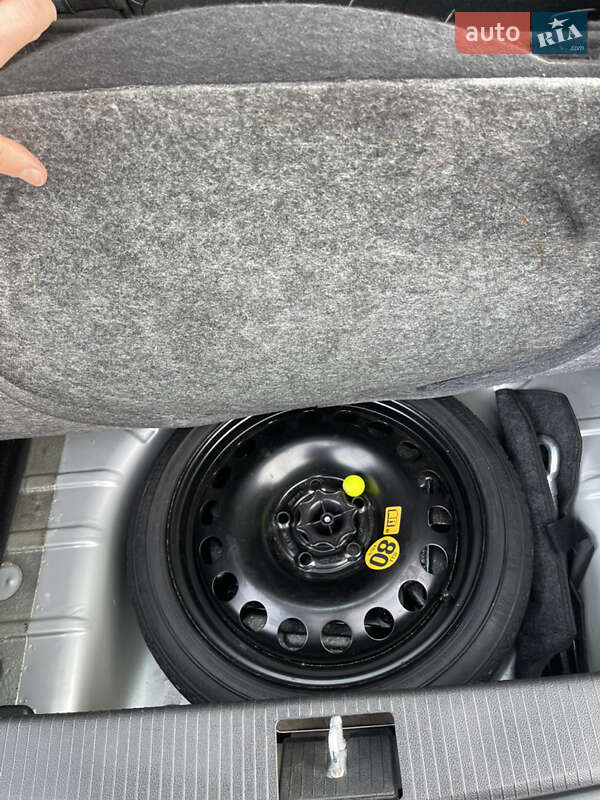 Хэтчбек Opel Astra 2013 в Львове