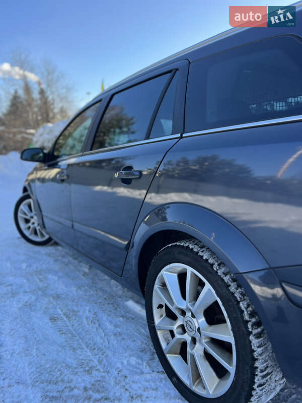 Универсал Opel Astra 2009 в Луцке