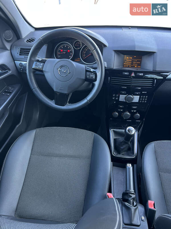 Универсал Opel Astra 2009 в Луцке