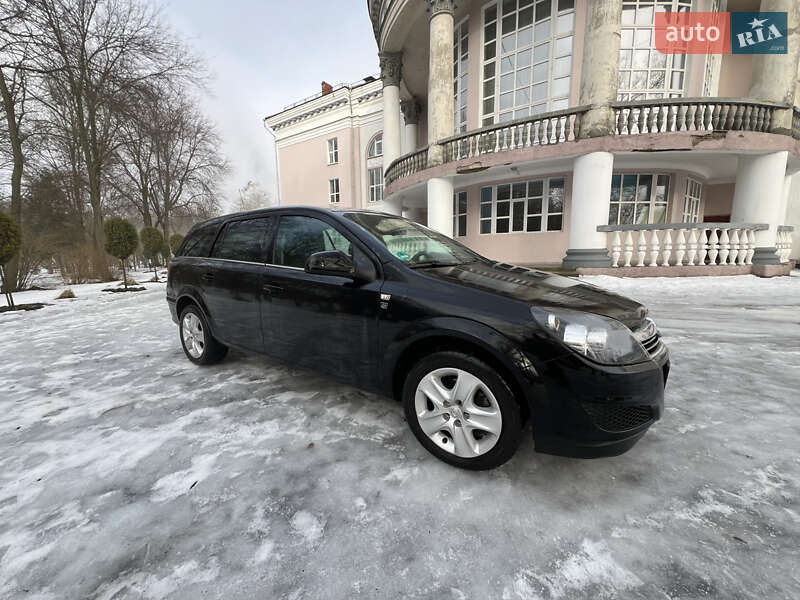 Универсал Opel Astra 2010 в Ватутино фото 4 Универсал Opel Astra 2010 в Ватутино