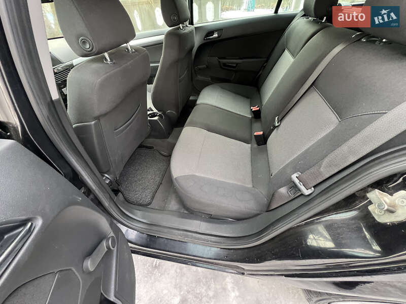 Универсал Opel Astra 2010 в Ватутино фото 8 Универсал Opel Astra 2010 в Ватутино