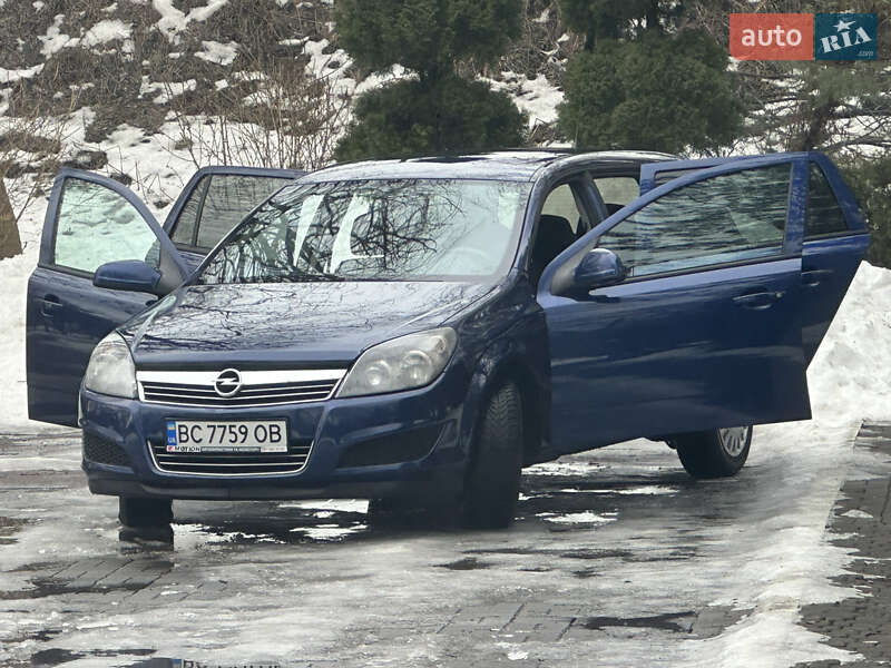 Универсал Opel Astra 2011 в Дрогобыче