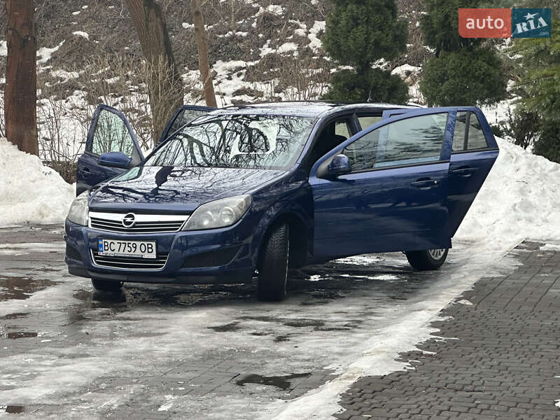 Универсал Opel Astra 2011 в Дрогобыче