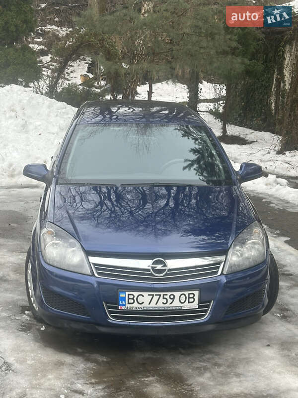 Универсал Opel Astra 2011 в Дрогобыче