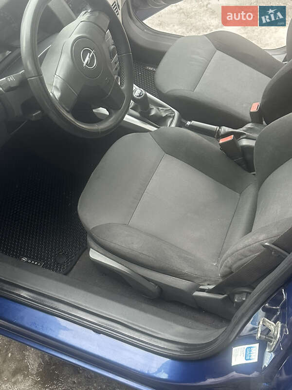 Универсал Opel Astra 2011 в Дрогобыче