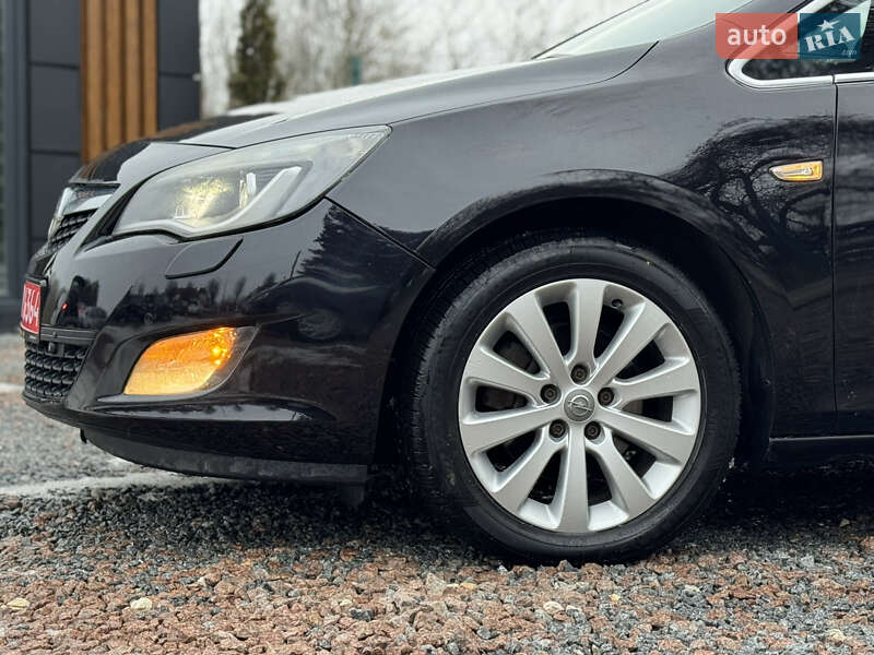 Универсал Opel Astra 2012 в Дрогобыче