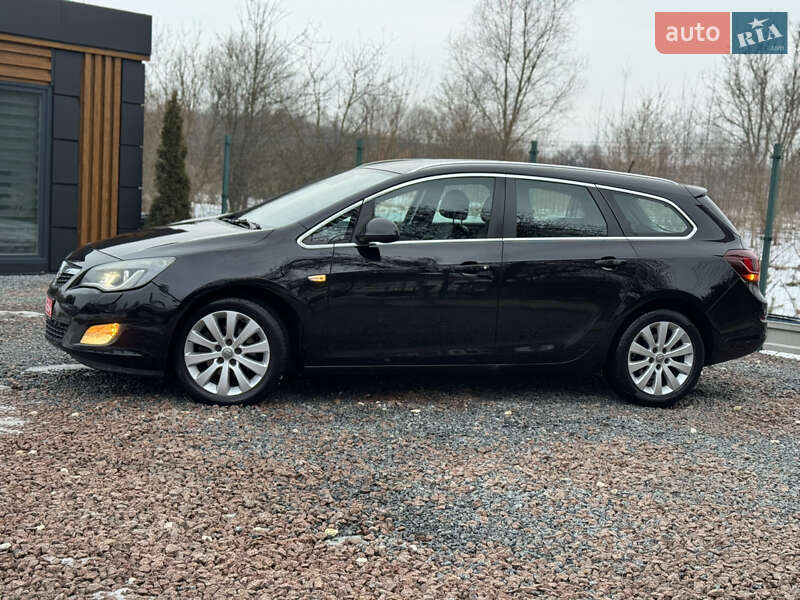 Универсал Opel Astra 2012 в Дрогобыче