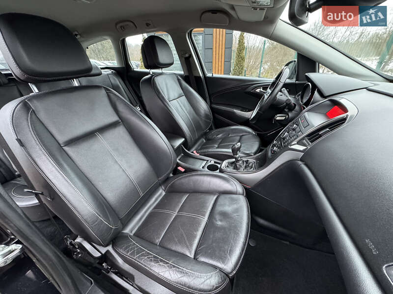 Универсал Opel Astra 2012 в Дрогобыче