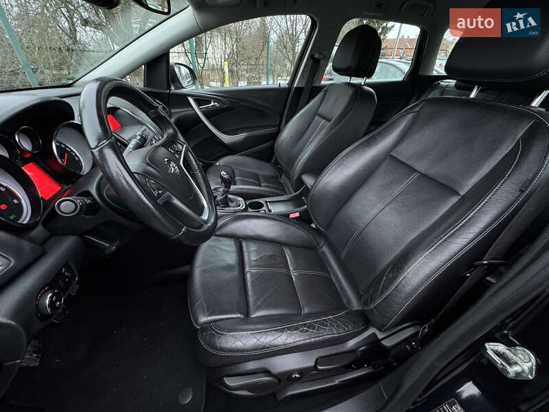 Универсал Opel Astra 2012 в Дрогобыче