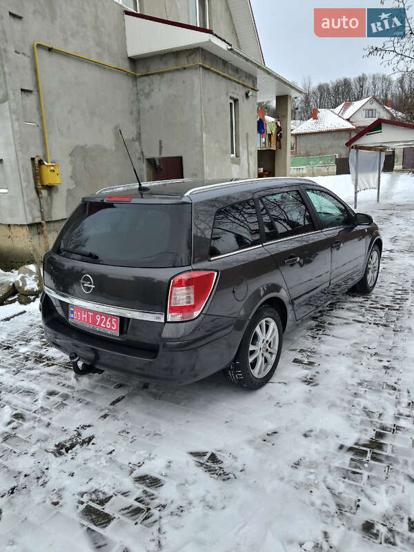 Універсал Opel Astra 2008 в Луцьку