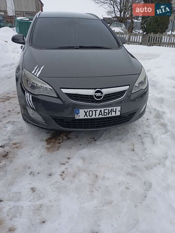 Універсал Opel Astra 2011 в Ланівці