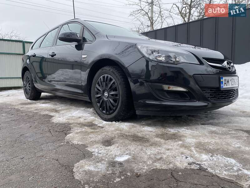 Универсал Opel Astra 2013 в Житомире