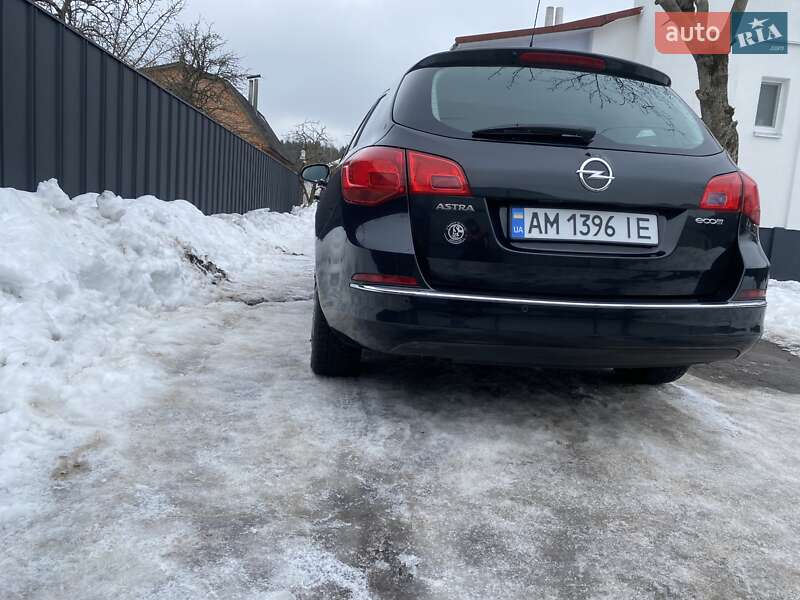 Универсал Opel Astra 2013 в Житомире