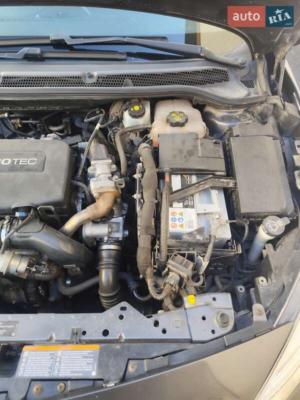 Универсал Opel Astra 2011 в Зборове